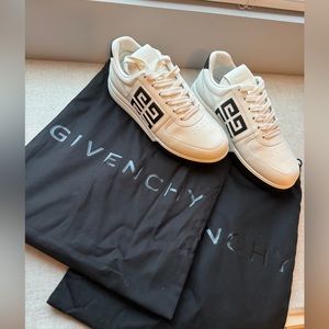 GIVENCHY Sneakers